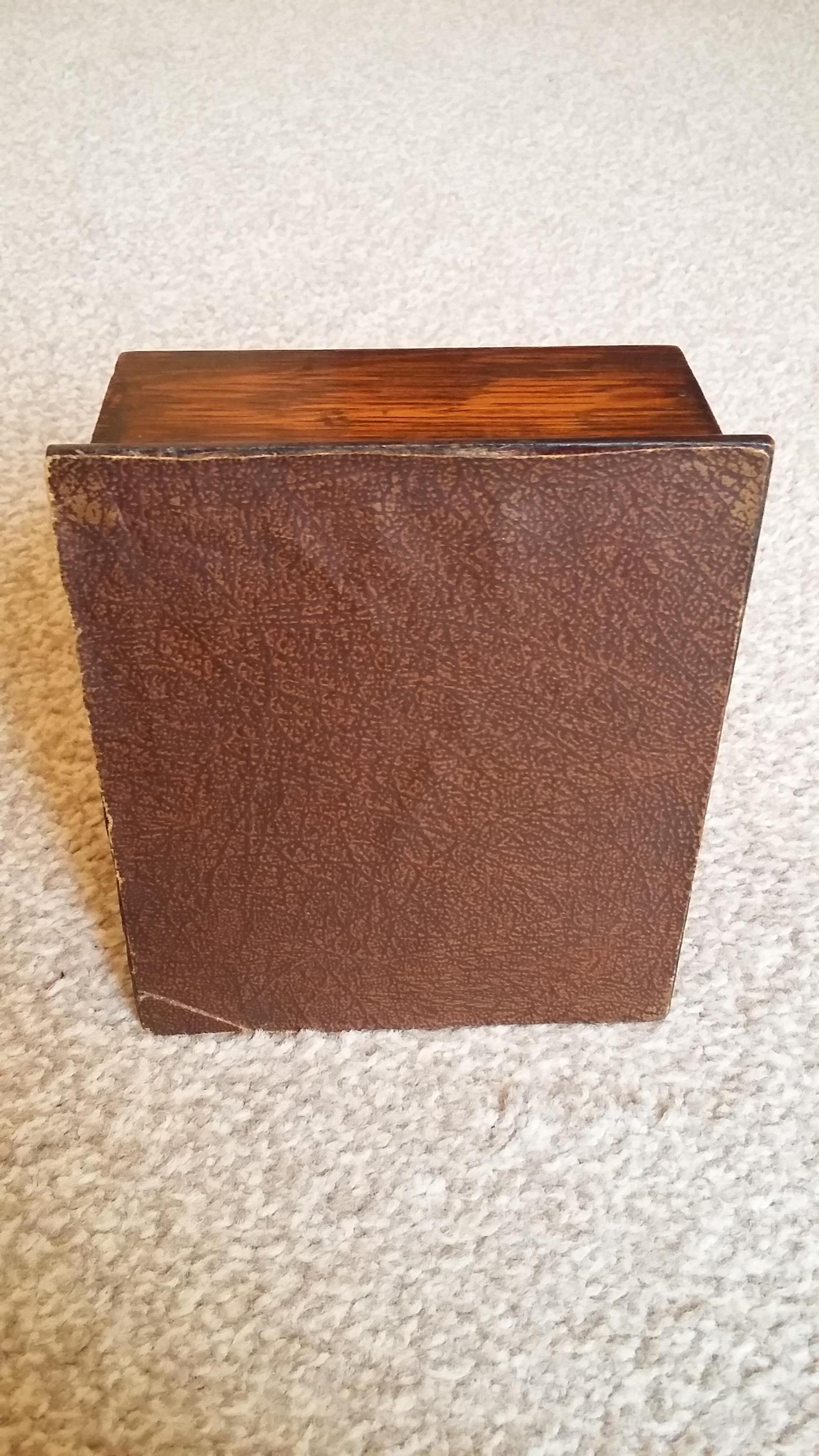 Cigarette holder / dispenser InstAppraisal